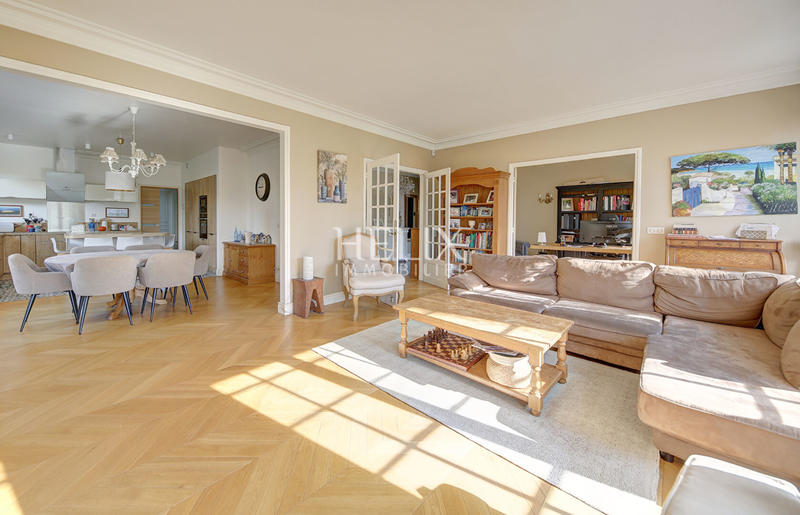 Maison - 250 m² - 8 pièces
