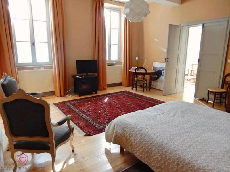 Maison de maîtres - 495 m² - 9 pièces