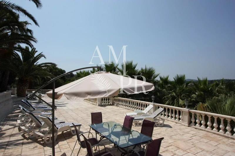 Villa - 518 m² - 10 pièces