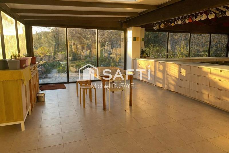 Maison - 350 m² - 8 pièces