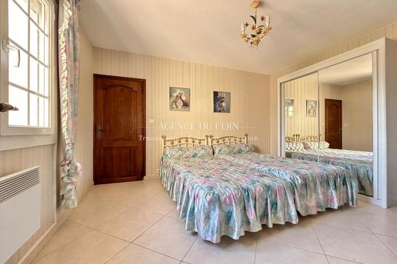 Maison traditionnelle - 180 m² - 7 pièces