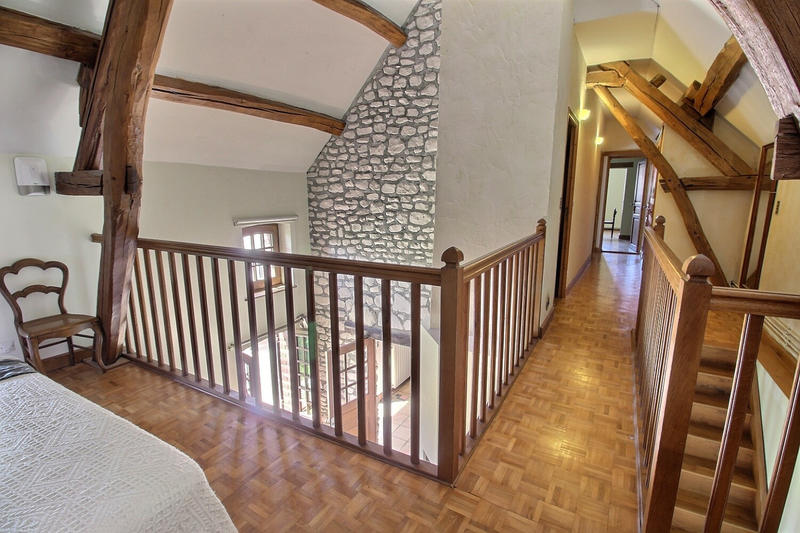 Demeure - 201 m² - 9 pièces