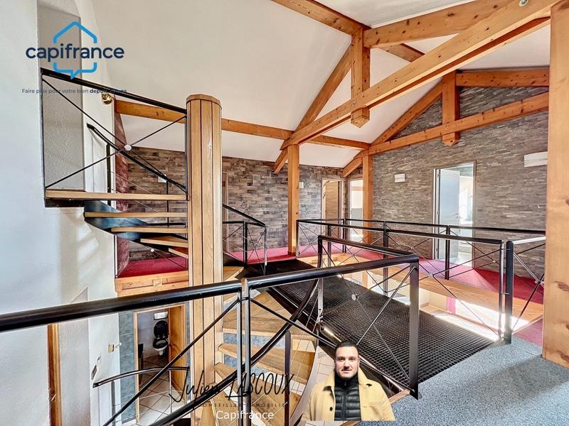 Maison - 272 m² - 10 pièces