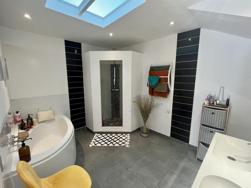 Maison - 321 m² - 11 pièces