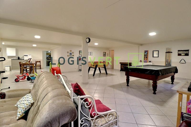 Maison - 352 m² - 8 pièces