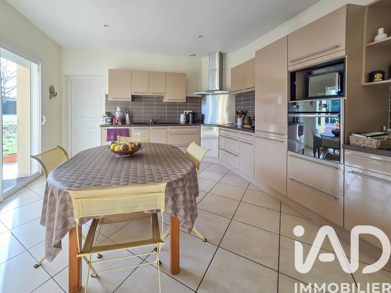 Maison - 204 m² - 7 pièces