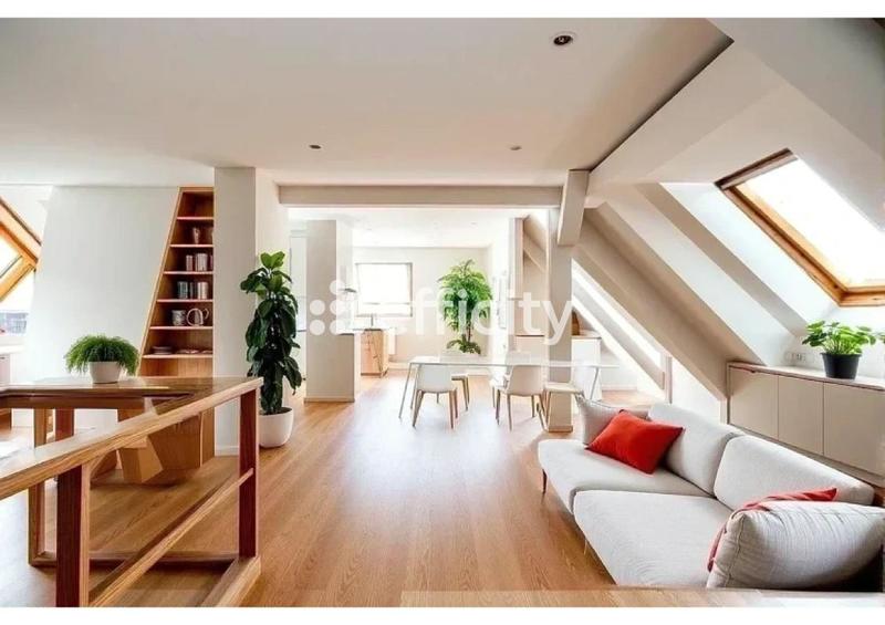 Maison - 288 m² - 9 pièces