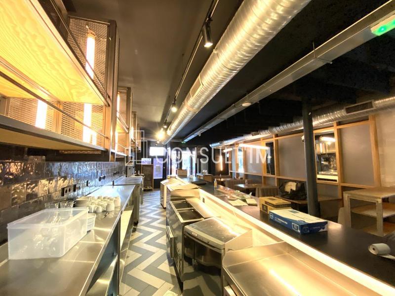 Local commercial - 239 m²