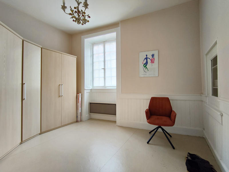 Propriété - 215 m² - 9 pièces