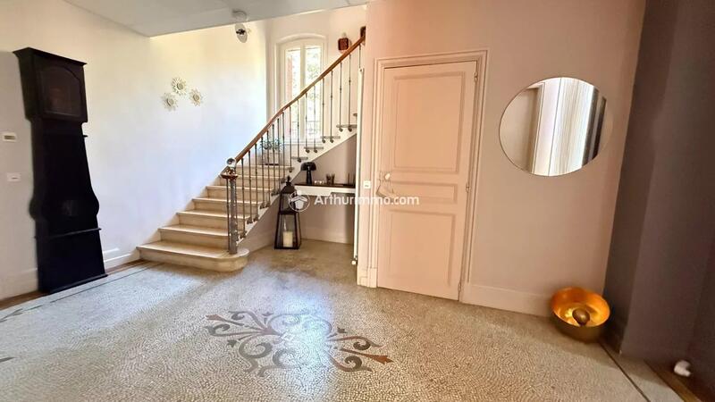 Maison - 265 m² - 11 pièces