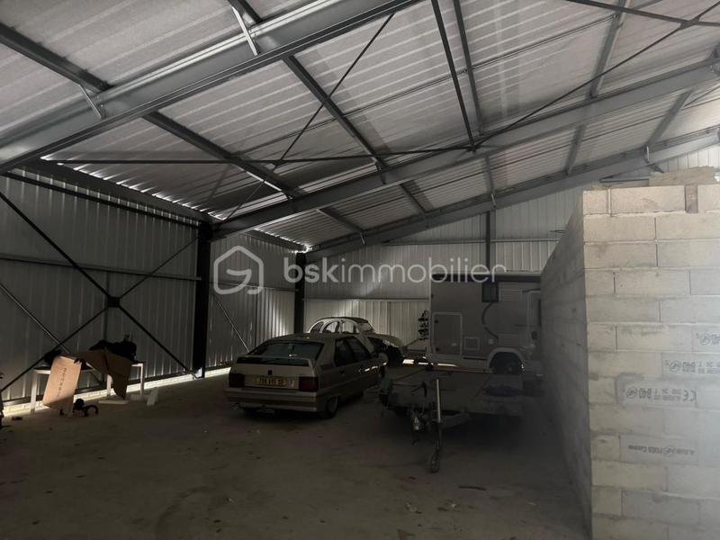 Local d'activité / Entrepôt - 900 m² - 3 pièces