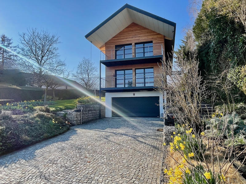 Propriété - 246 m² - 8 pièces