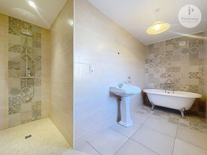 Maison - 200 m² - 7 pièces