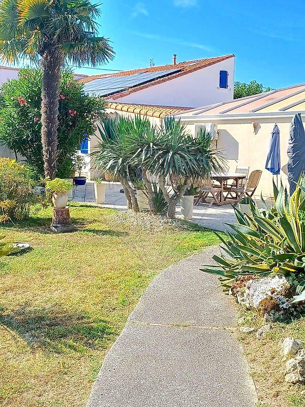 Propriété - 325 m² - 6 pièces