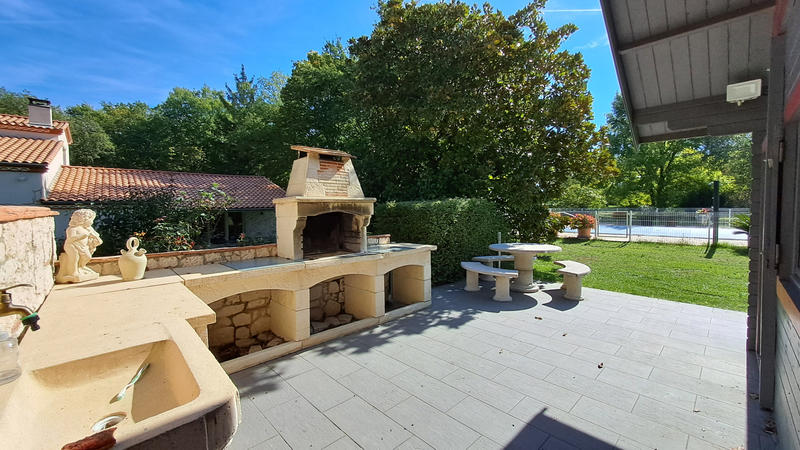 Propriété - 186 m² - 6 pièces