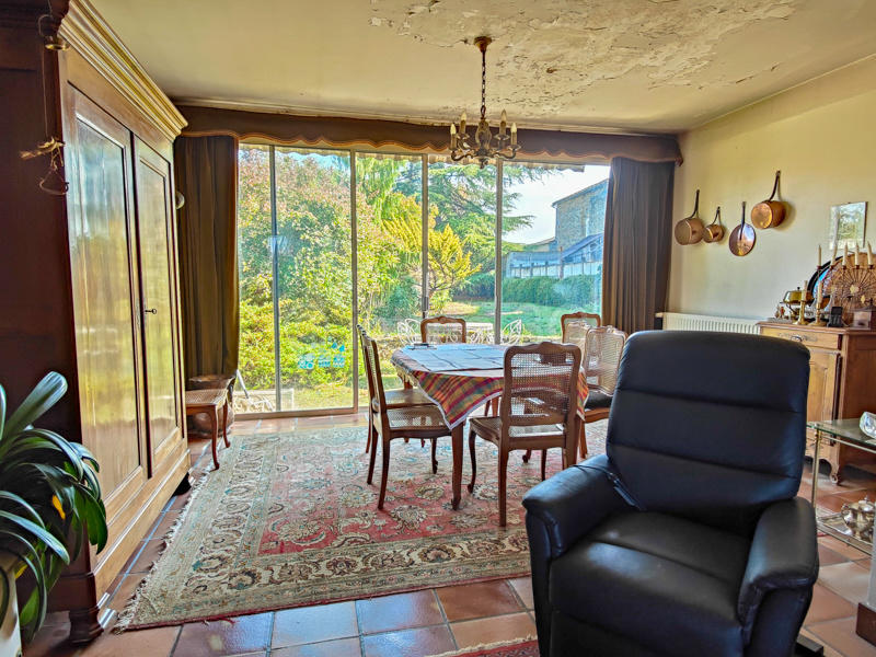 Maison - 202 m² - 7 pièces