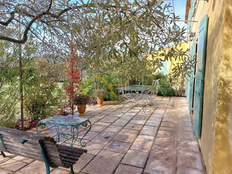 Villa - 237 m² - 7 pièces