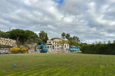 Propriété - 760 m² - 10 pièces