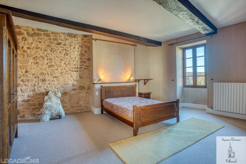 Maison traditionnelle - 318 m² - 12 pièces