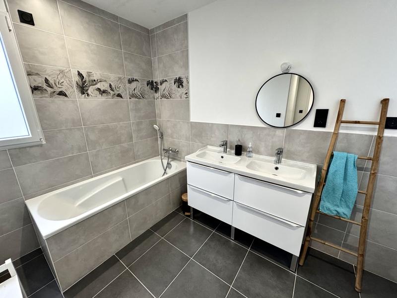 Maison contemporaine - 163 m² - 7 pièces