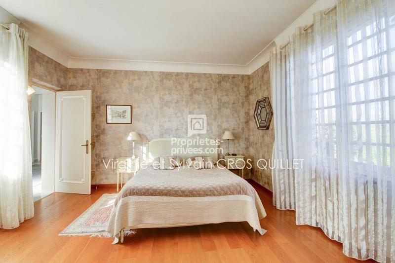 Maison - 215 m² - 8 pièces