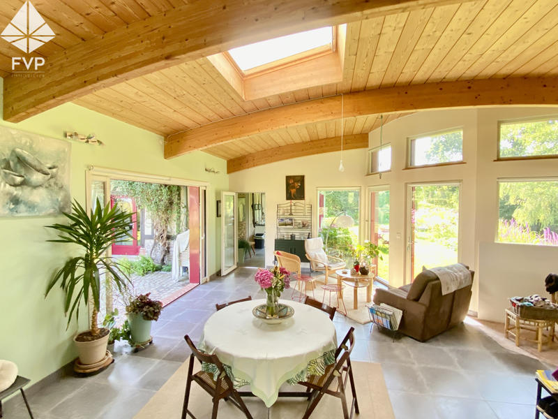 Propriété - 272 m² - 10 pièces