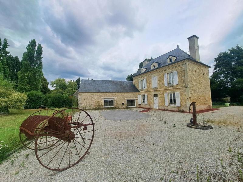 Maison - 265 m² - 10 pièces