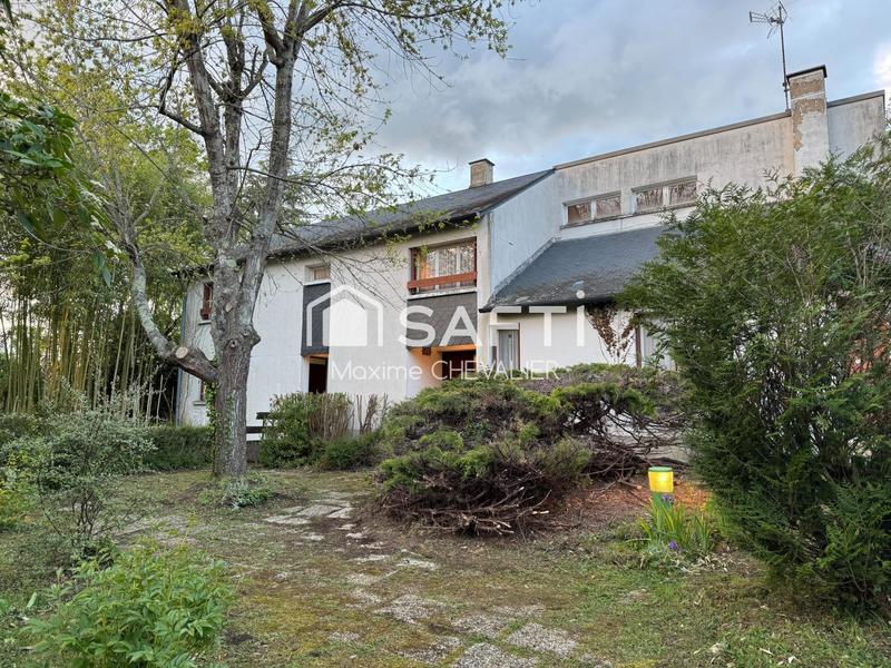 Maison - 250 m² - 8 pièces