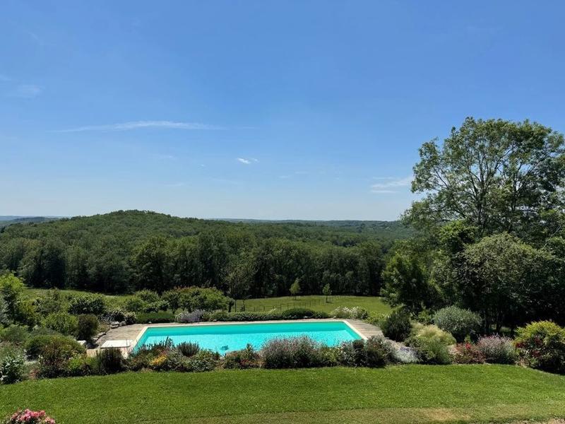 Propriété - 207 m² - 6 pièces