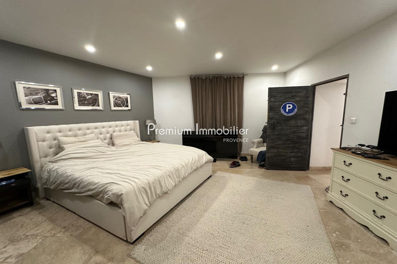 Maison - 220 m² - 5 pièces