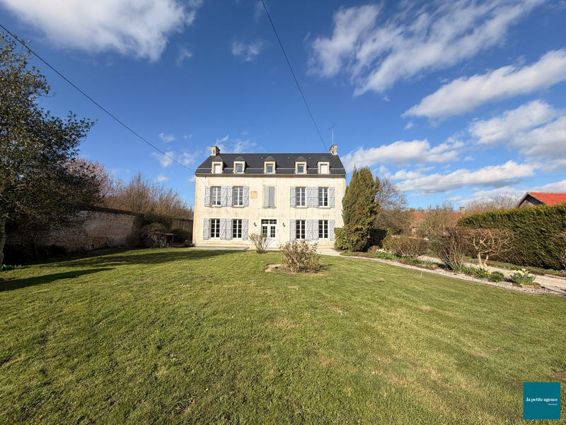 Maison ancienne - 242 m² - 10 pièces