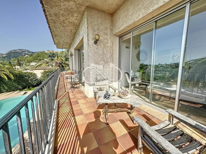 Villa - 247 m² - 7 pièces