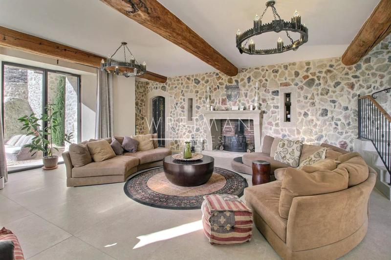 Mas - 345 m² - 6 pièces