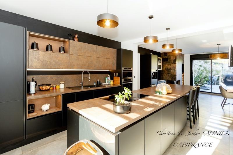 Propriété - 391 m² - 10 pièces