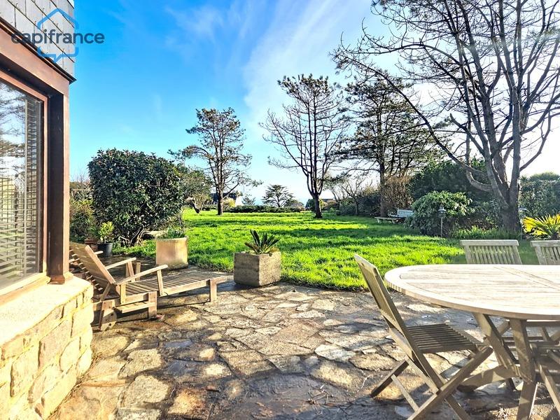 Maison - 233 m² - 10 pièces