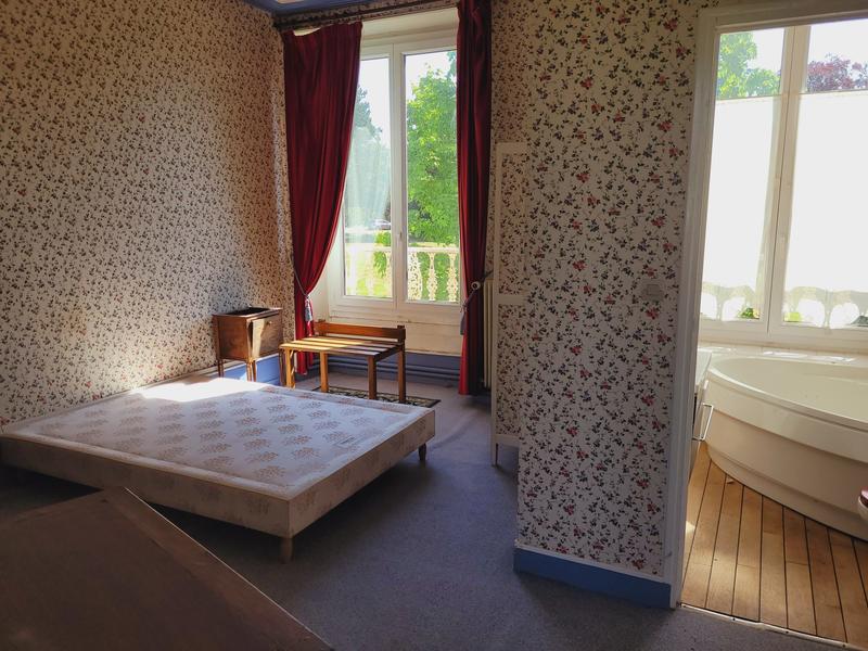 Château - 1 327 m² - 50 pièces