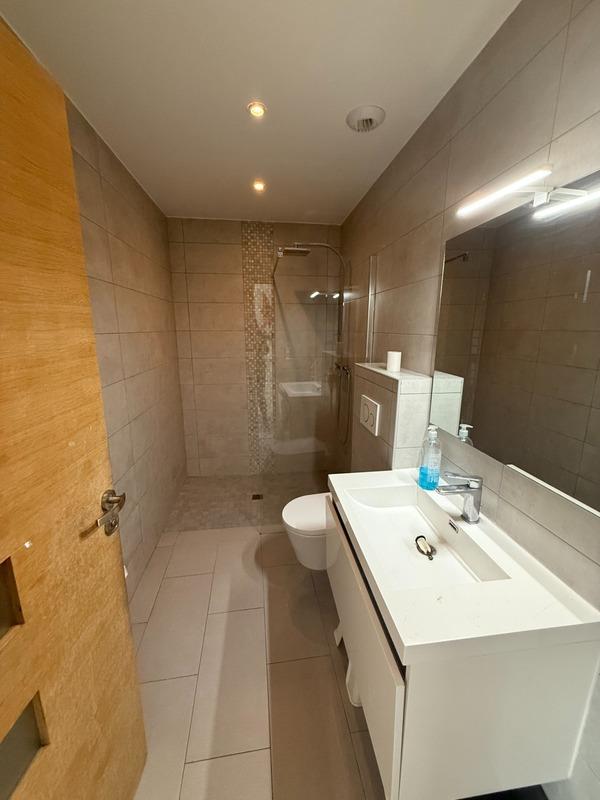 Maison - 253 m² - 11 pièces