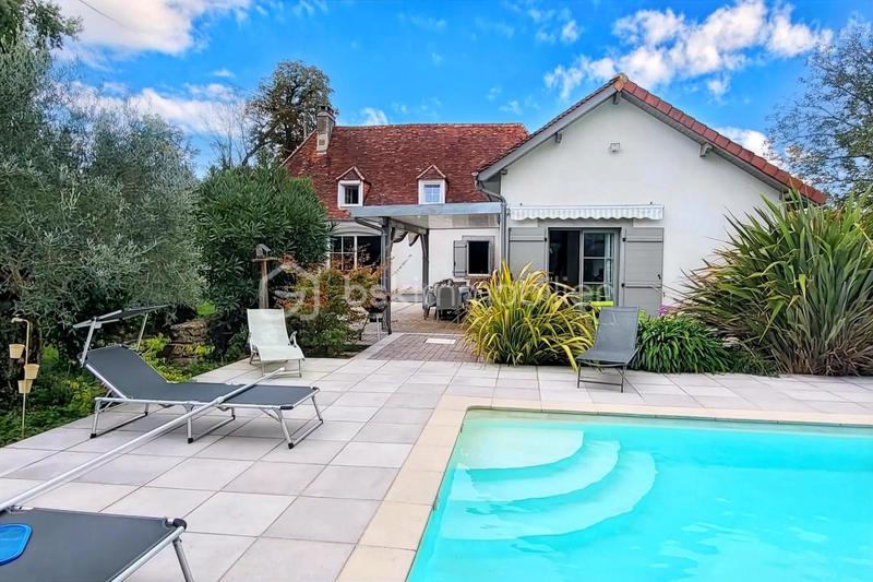 Maison traditionnelle - 177 m² - 7 pièces