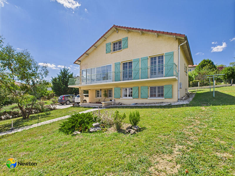 Maison - 230 m² - 5 pièces