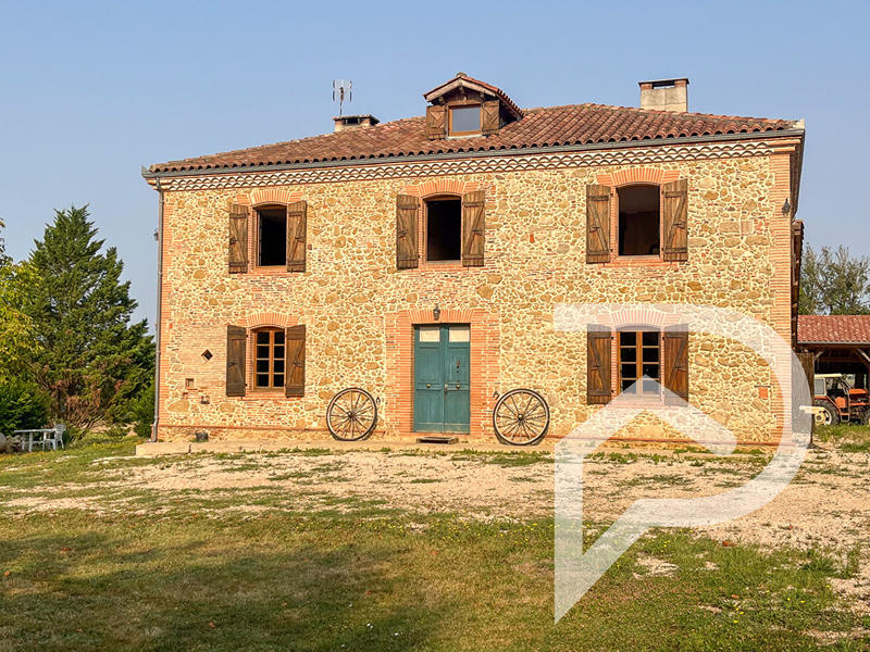 Maison - 228 m² - 7 pièces