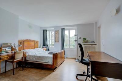 Maison - 220 m² - 9 pièces