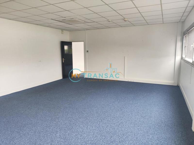 Local d'activités - 1 418 m²