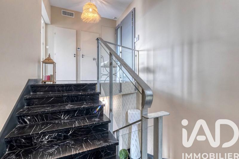 Maison - 233 m² - 8 pièces