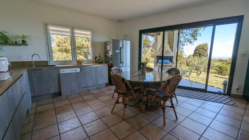 Propriété - 270 m² - 8 pièces