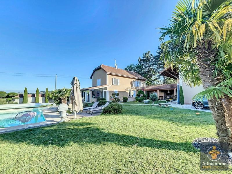 Maison - 210 m² - 6 pièces