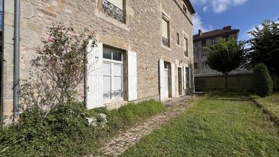 Maison en pierre - 335 m² - 12 pièces