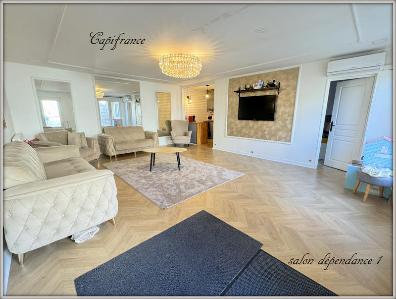 Maison - 305 m² - 8 pièces