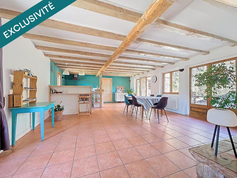 Propriété - 158 m² - 6 pièces