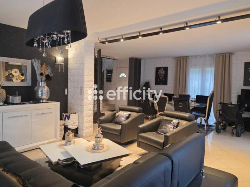 Maison - 163 m² - 8 pièces