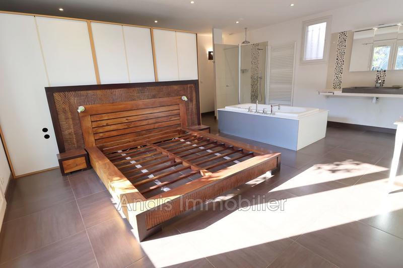 Maison - 300 m² - 9 pièces